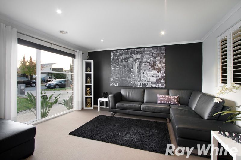 19 Reidel Avenue, PAKENHAM, VIC 3810