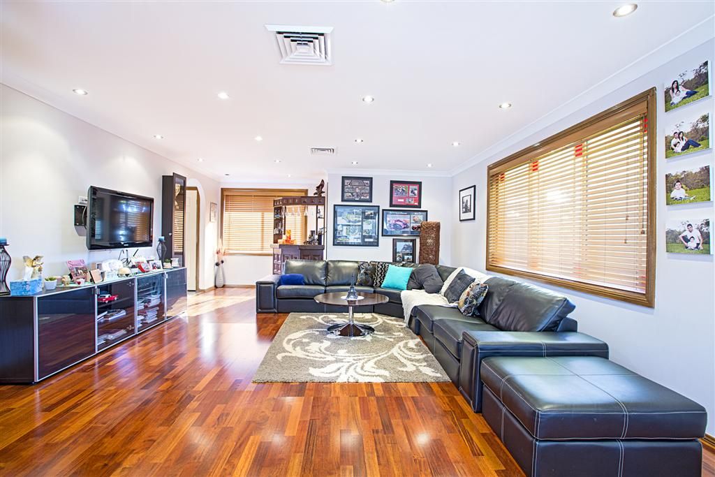 18 Bluebell Close, GLENMORE PARK, NSW 2745