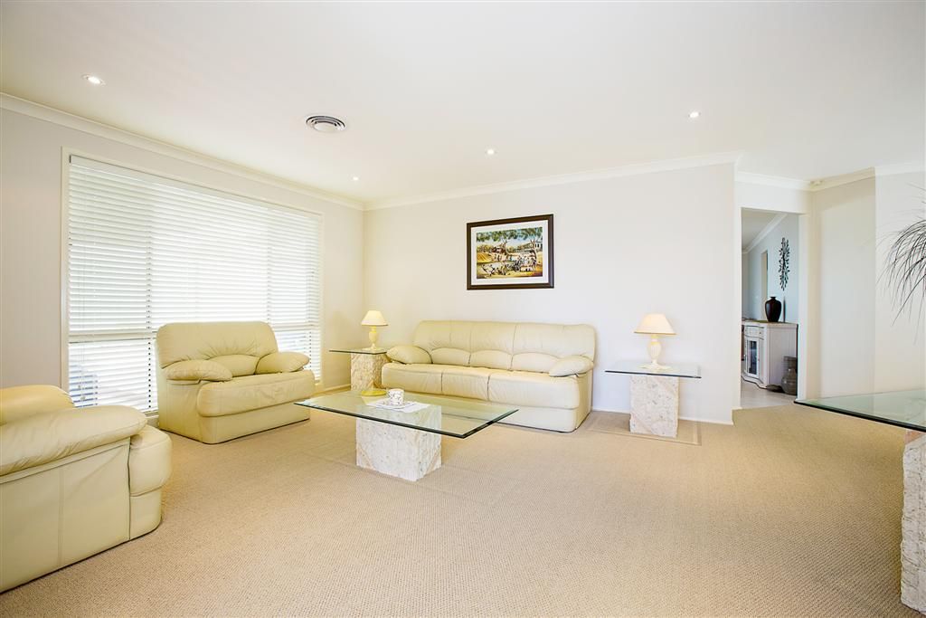 33 Boldero Crescent, GLENMORE PARK, NSW 2745