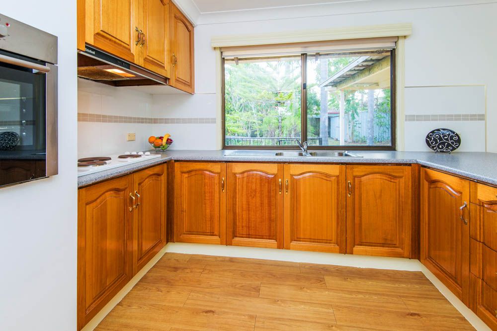 4 Severn Court, ROCHEDALE SOUTH, QLD 4123