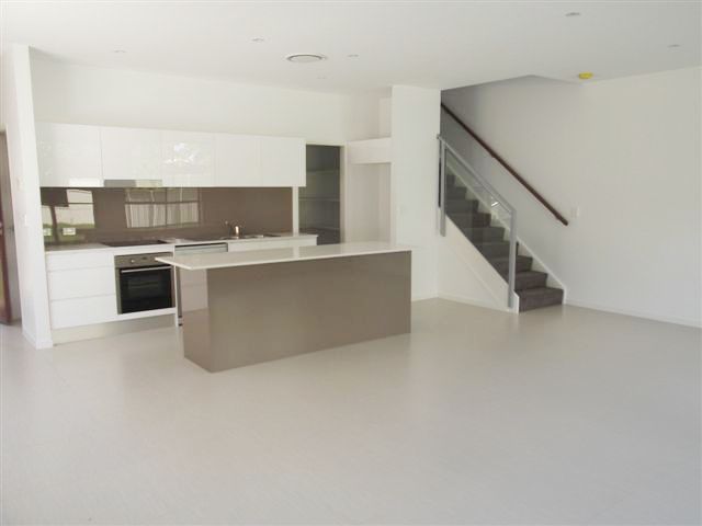 2/8 Compass Drive, BIGGERA WATERS, QLD 4216