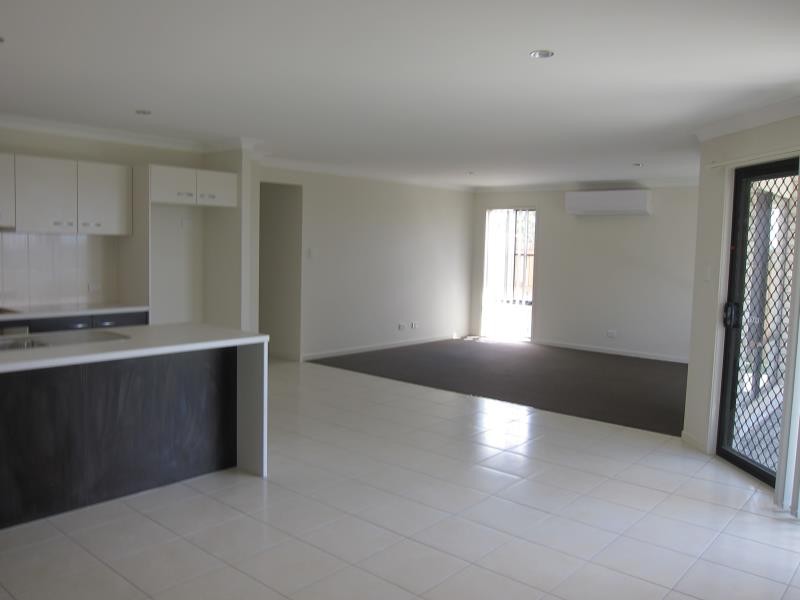 77 Whitmore Crescent, GOODNA, QLD 4300