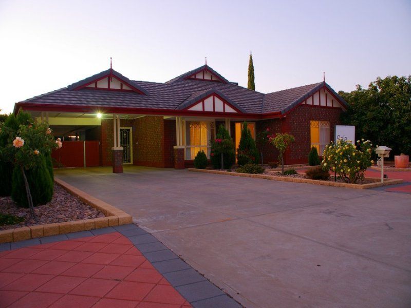 16 Cedar Avenue, RENMARK SA 5341