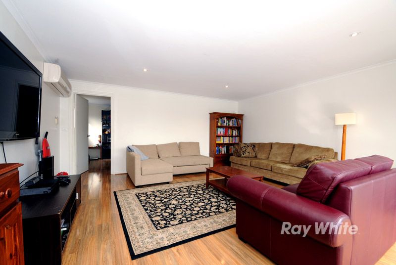 8 Hollyview Court, ROWVILLE, VIC 3178
