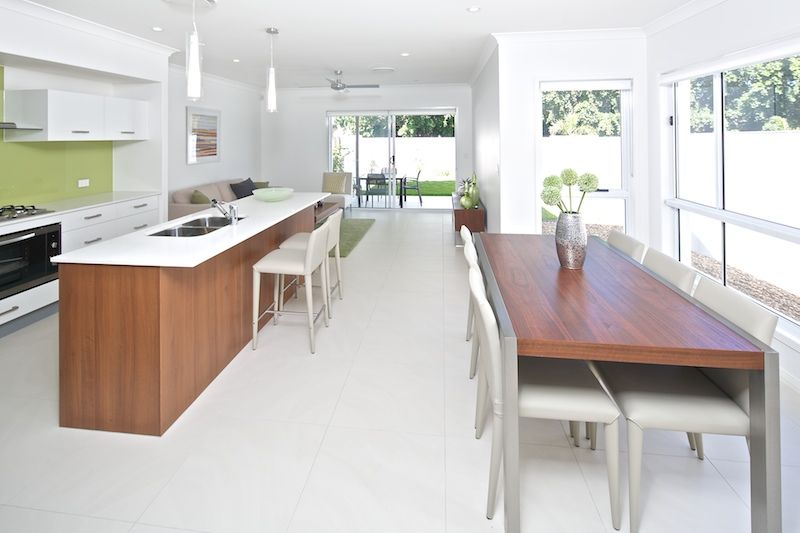 6 Compass Drive, BIGGERA WATERS QLD 4216