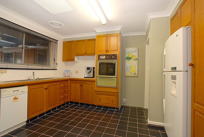 27 Tulip Crescent, BORONIA, VIC 3155