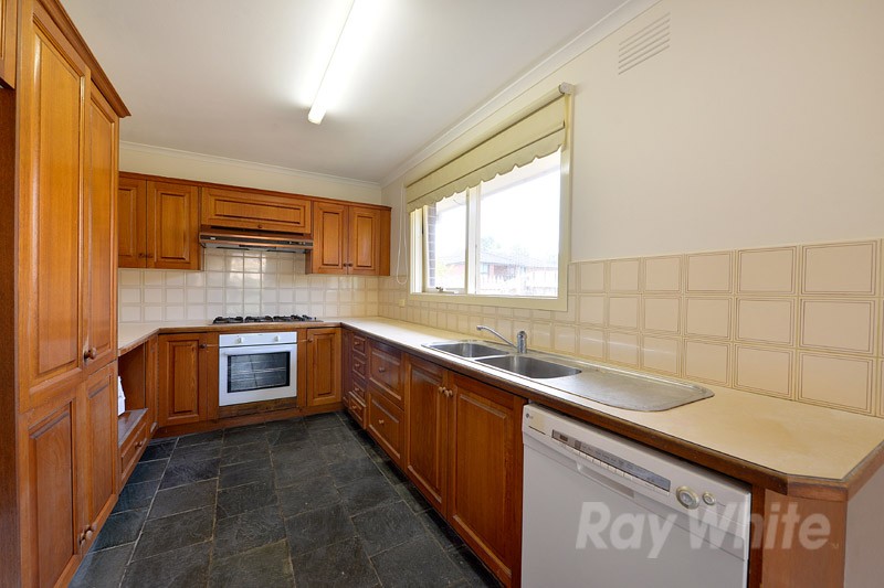 11 Silverton Drive, FERNTREE GULLY, VIC 3156