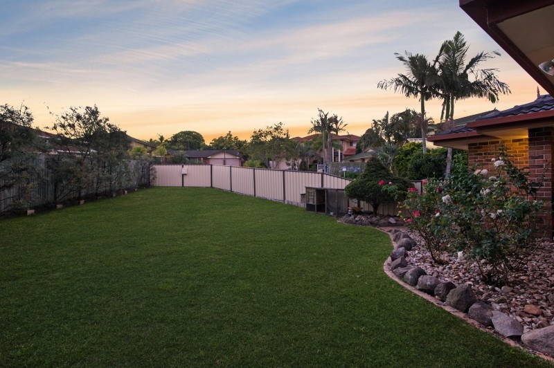 5 Brookland Close, BRIDGEMAN DOWNS, QLD 4035