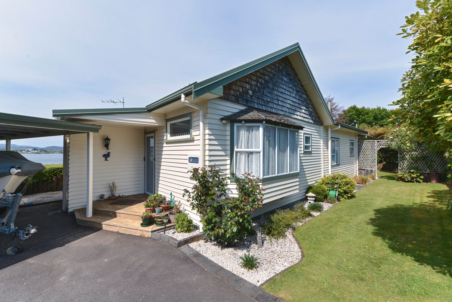 157 Kawaha Point Road, KAWAHA POINT, Rotorua District
