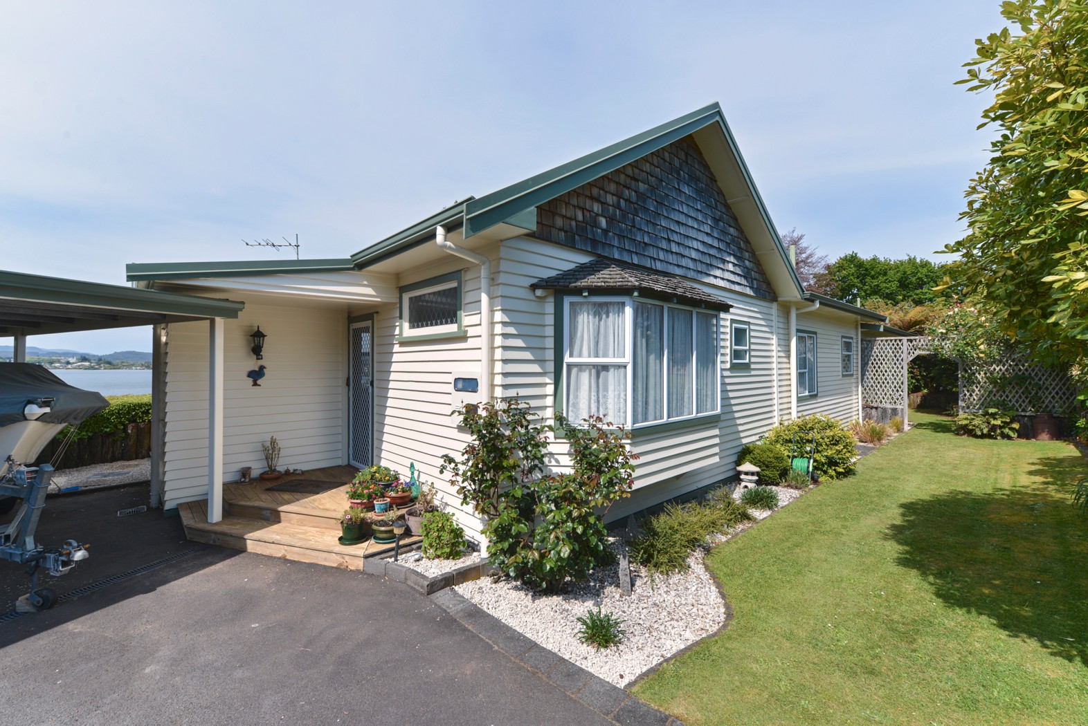 157 Kawaha Point Road, KAWAHA POINT, Rotorua District