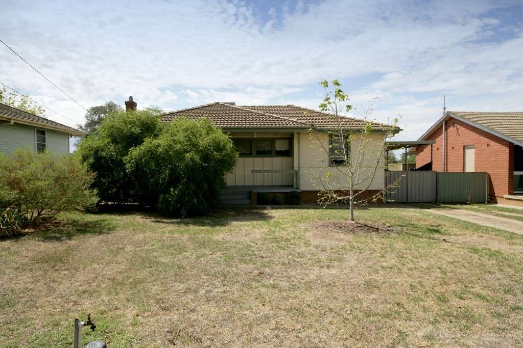 17 Barinya Street, KOORINGAL, NSW 2650