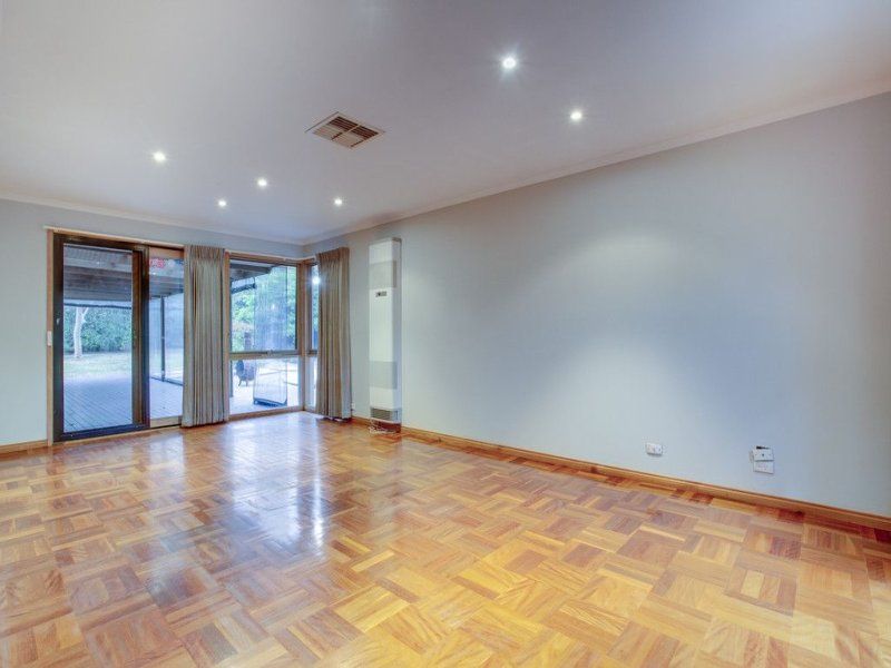 8 Meadowview Court, FERNTREE GULLY, VIC 3156