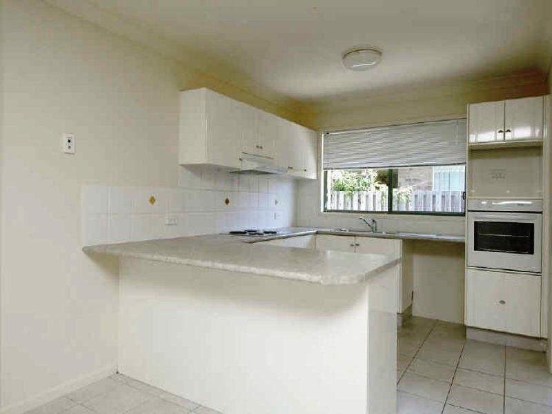 8 Tolai Court, MUDGEERABA, QLD 4213