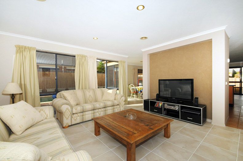 18 Sandalwood Grove, CARRUM DOWNS, VIC 3201