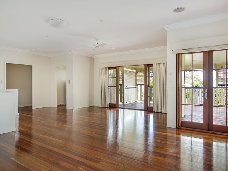 8 Melbourne Avenue, CAMP HILL, QLD 4152