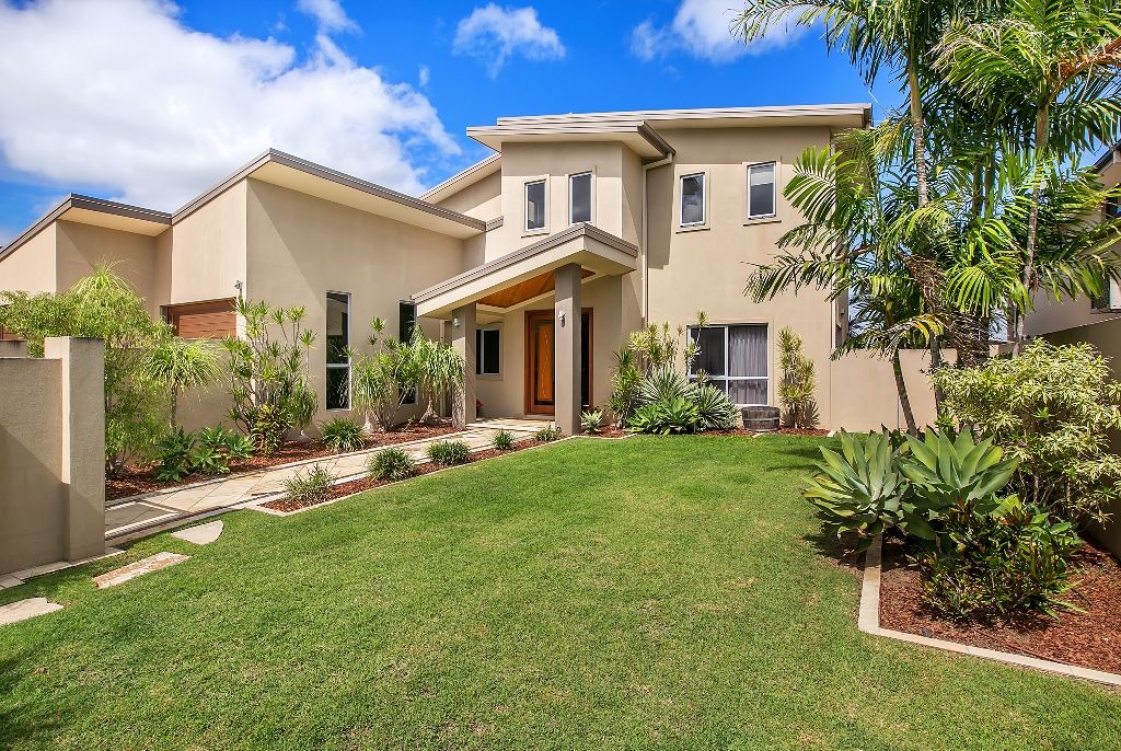 97 Edinburgh Road, BENOWA WATERS, QLD 4217