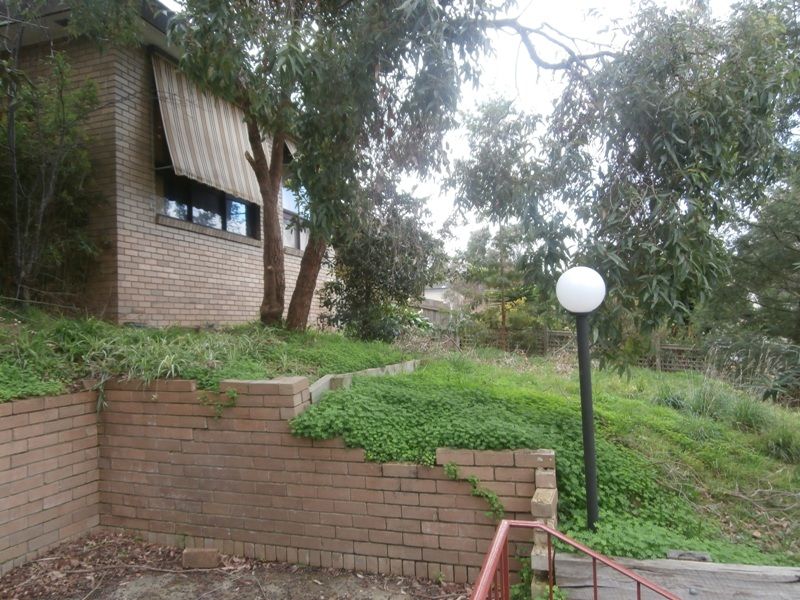 44 AVANDINA Crescent, GREENSBOROUGH, VIC 3088