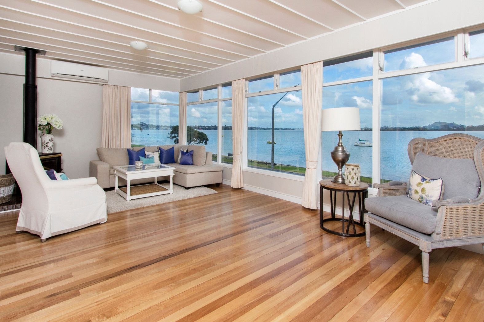 12 The Parade, BUCKLANDS BEACH, Manukau City
