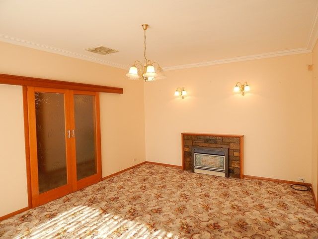 85 Hughes Parade, RESERVOIR, VIC 3073