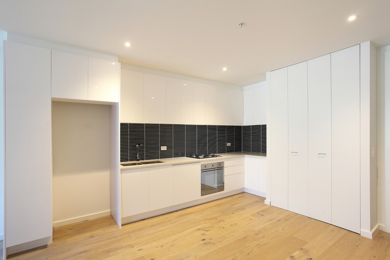 2/15-17 Manchester Grove, GLEN HUNTLY, VIC 3163