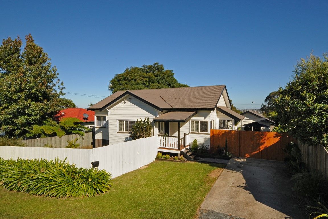 3 Sourris Street, MOUNT LOFTY QLD 4350