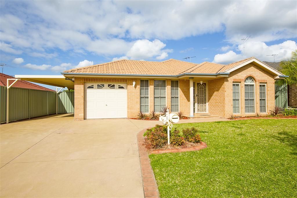 18 Waringa Crescent, GLENMORE PARK, NSW 2745