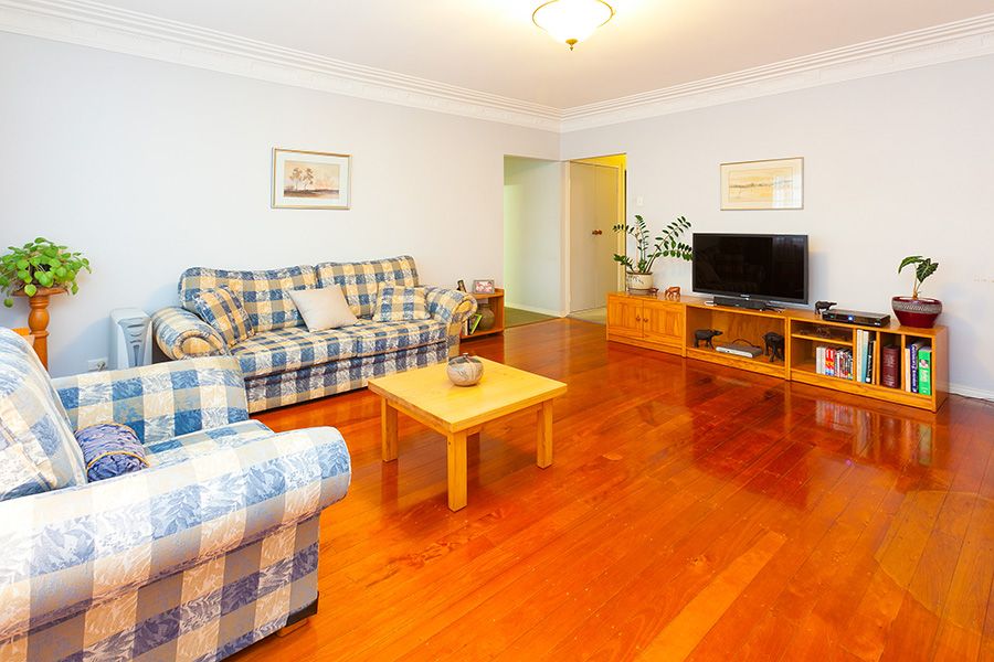 5 Iris Street, HOLLAND PARK WEST, QLD 4121