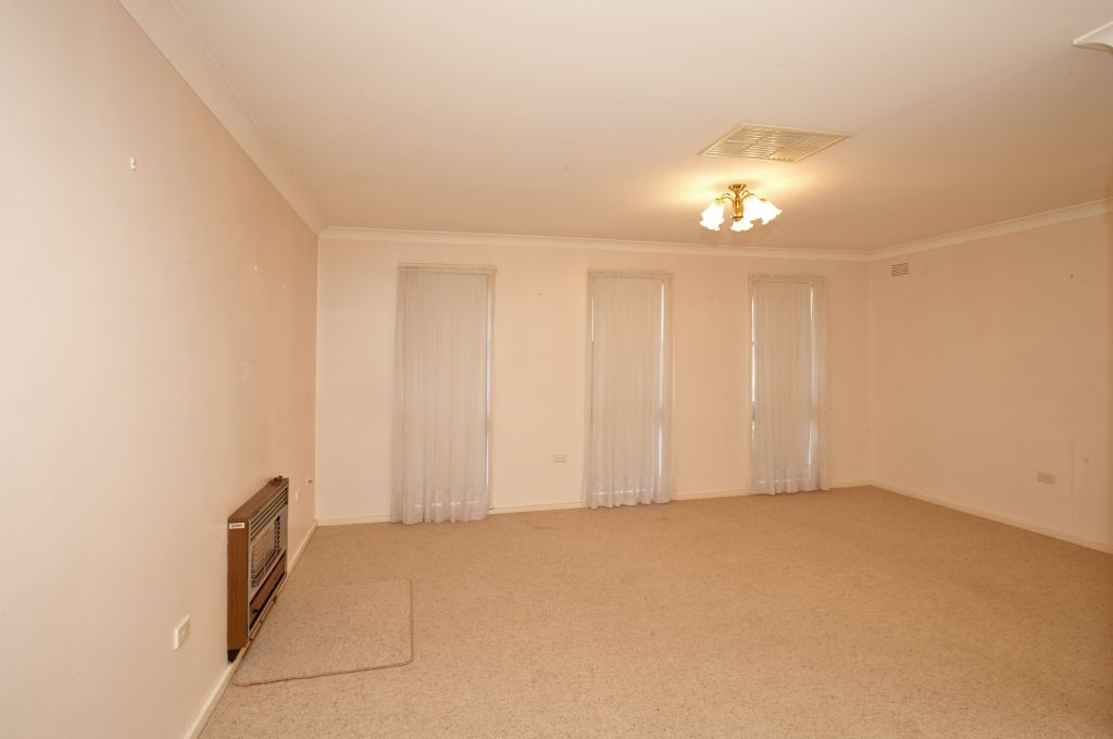 13 Bavaria Street, TOLLAND, NSW 2650