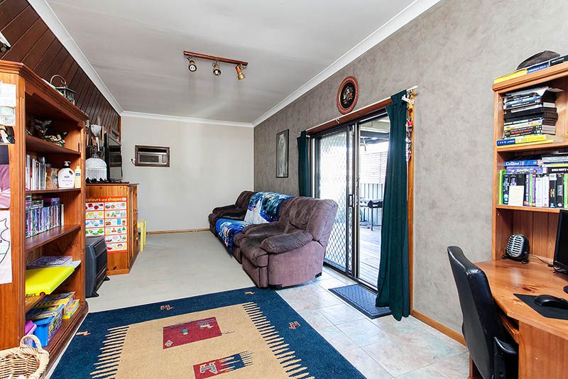 15 Madden Street, OAK FLATS, NSW 2529