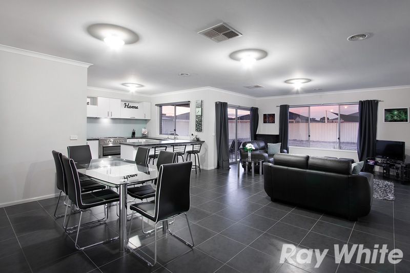 127 Blue Horizons Way, PAKENHAM, VIC 3810