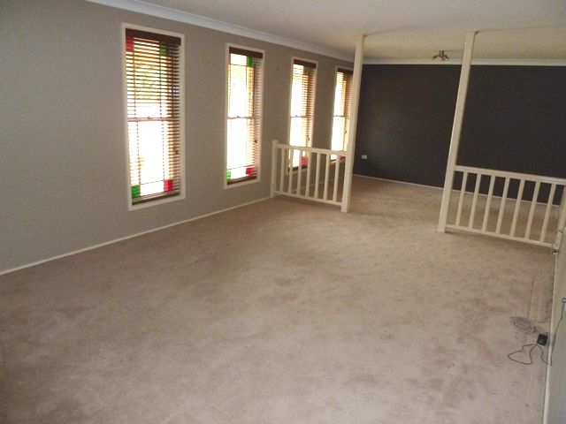 15 Banjo Paterson Close, GLENMORE PARK, NSW 2745