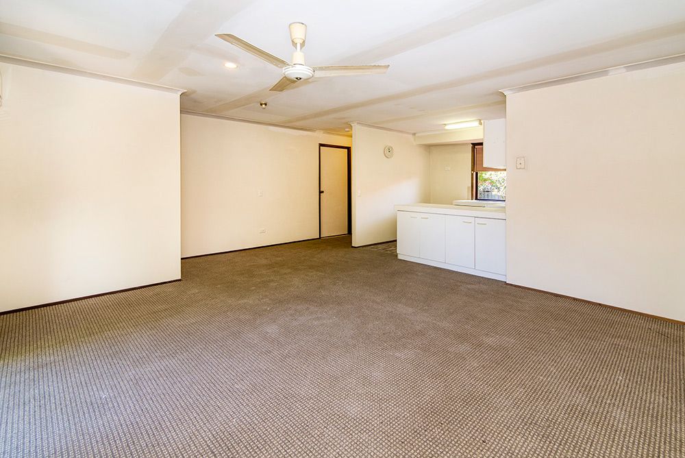 2/9 Botanical Drive, LABRADOR, QLD 4215