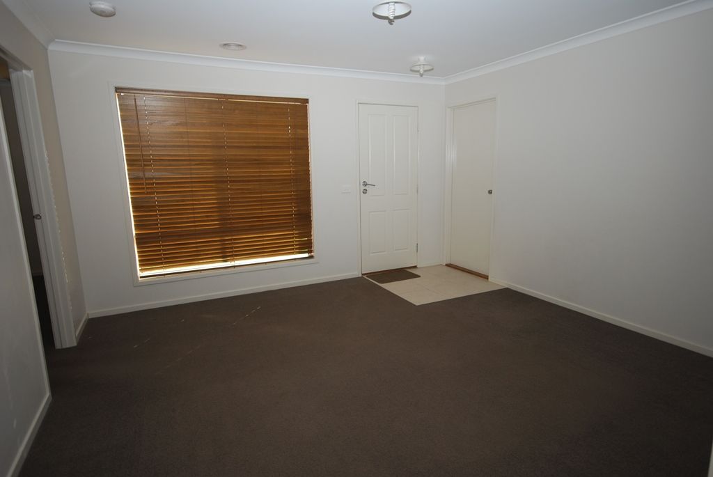 14a Oak Street, WENDOUREE, VIC 3355