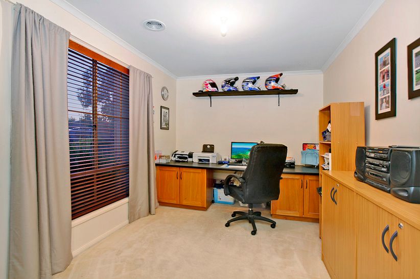 8 Anvil Court, SOUTH MORANG, VIC 3752