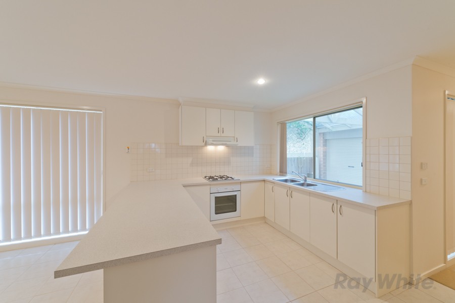 32 Tandara Circuit, MELTON WEST, VIC 3337