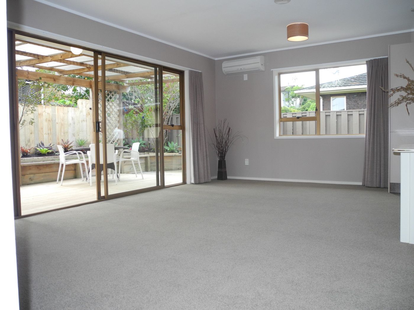 2/4 Ballater Place, HIGHLAND PARK, Manukau City
