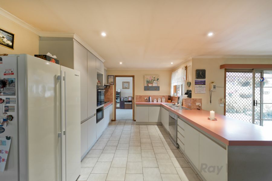 8 Pamela Court, MELTON WEST, VIC 3337
