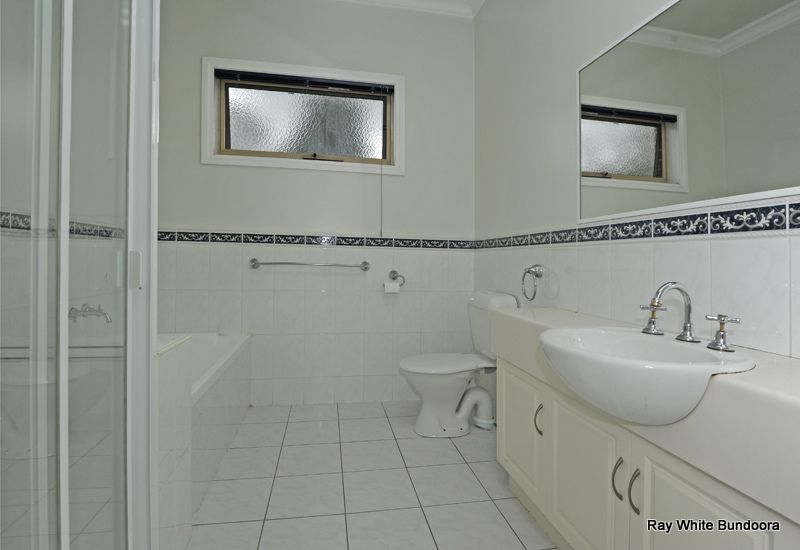 2/65 Cabernet Crescent, BUNDOORA, VIC 3083