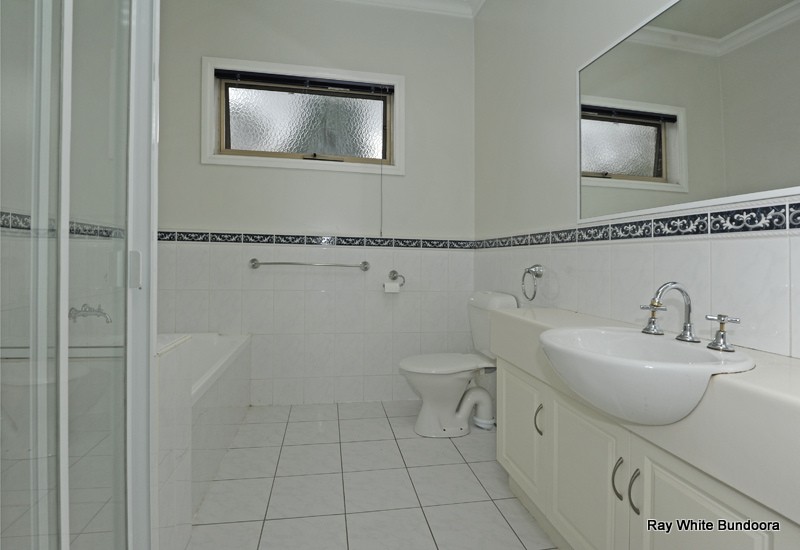 2/65 Cabernet Crescent, BUNDOORA, VIC 3083