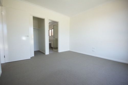 4/3 Manor Views, PAKENHAM, VIC 3810