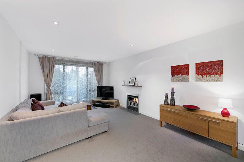 11 Dresden Drive, WATERWAYS, VIC 3195
