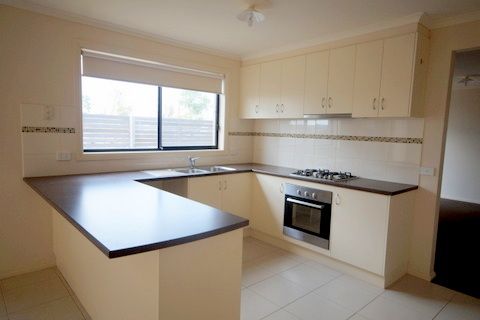 34 Currawong Crescent, PAKENHAM, VIC 3810