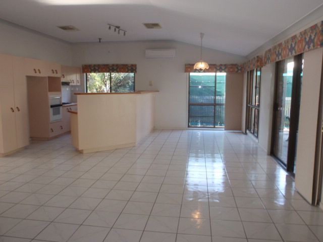 52 Staal Crescent, EMERALD, QLD 4720