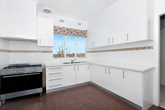 8 Oulton Crescent, RESERVOIR, VIC 3073