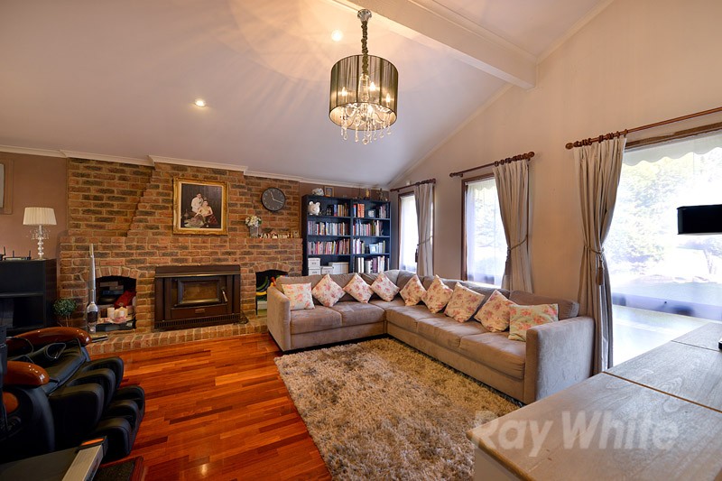 8 Weeks Close, ROWVILLE, VIC 3178
