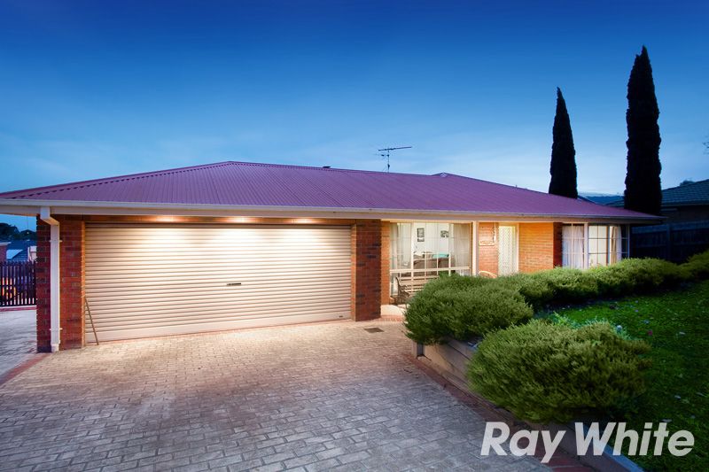 37 Adrian Drive, PAKENHAM, VIC 3810