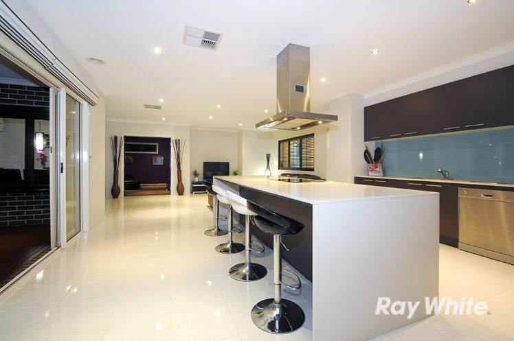 11 Thenford Close, CRANBOURNE EAST, VIC 3977