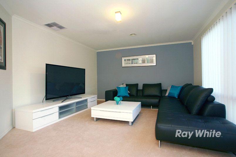 9 Charlotte Place, CRANBOURNE WEST, VIC 3977