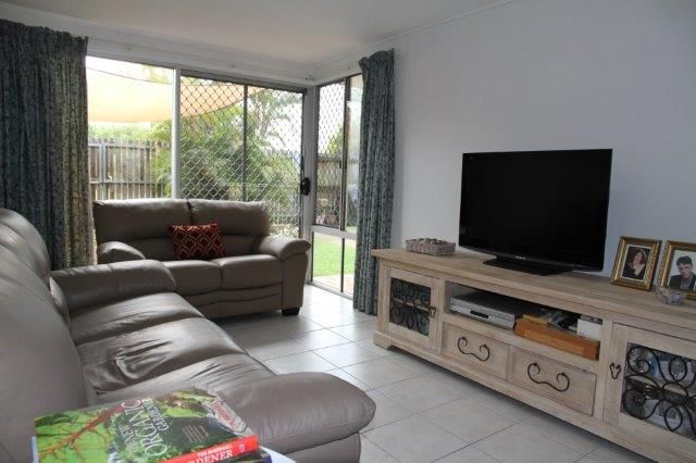 Unit 1/2 Wuruma Street, SCARNESS, QLD 4655