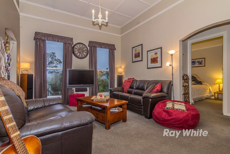 18 Hilltop Road, UPPER FERNTREE GULLY, VIC 3156